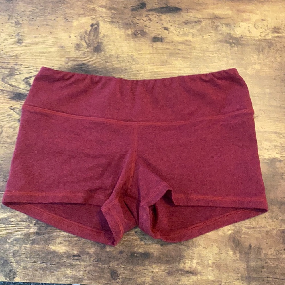 Fleo shorts size small (crimson red)